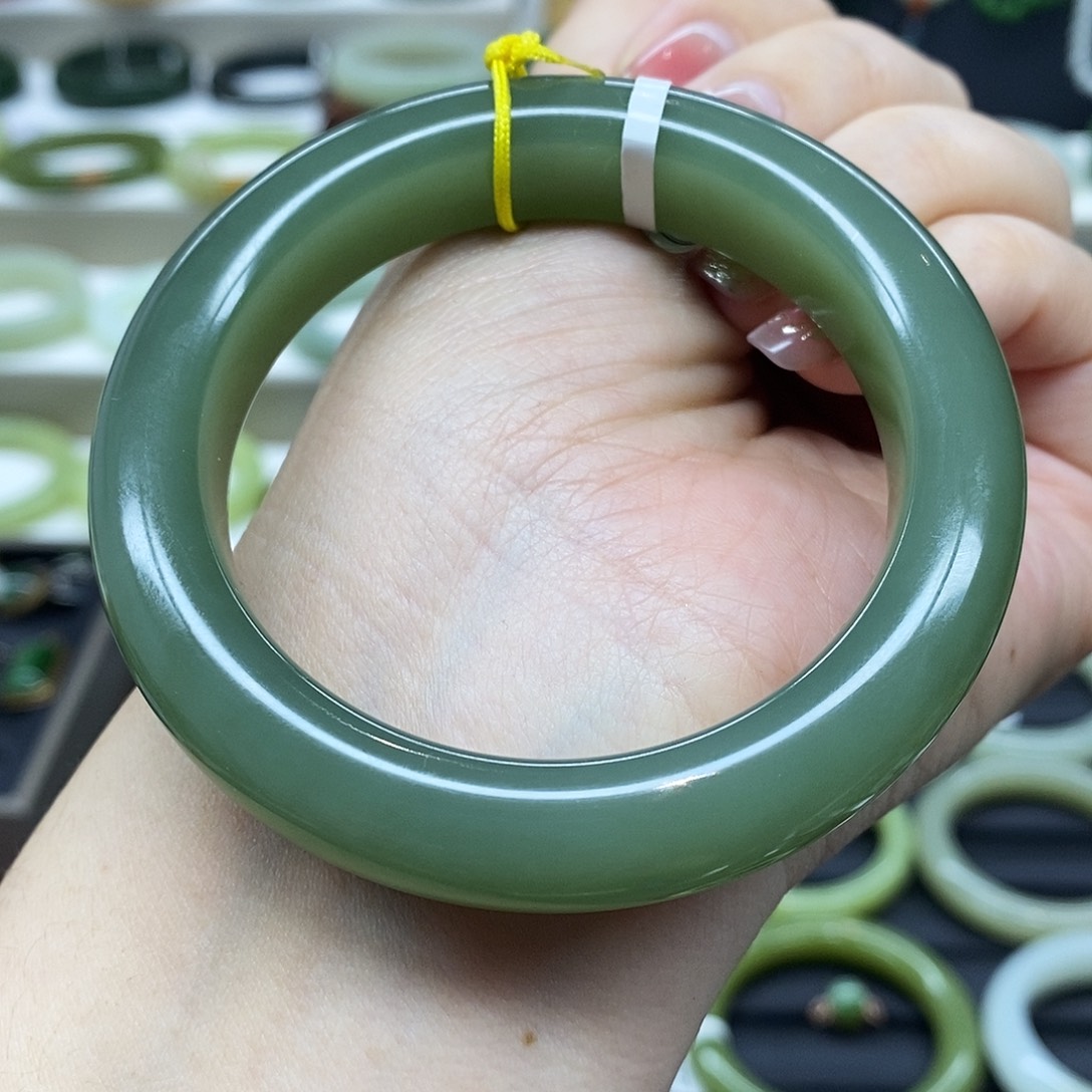 和田玉未镶嵌手镯