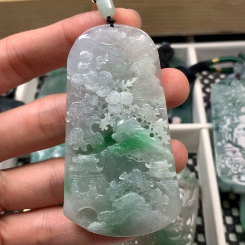翡翠颈饰未镶嵌翡翠