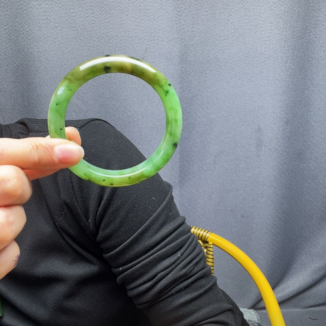 七***和田玉未镶嵌手镯