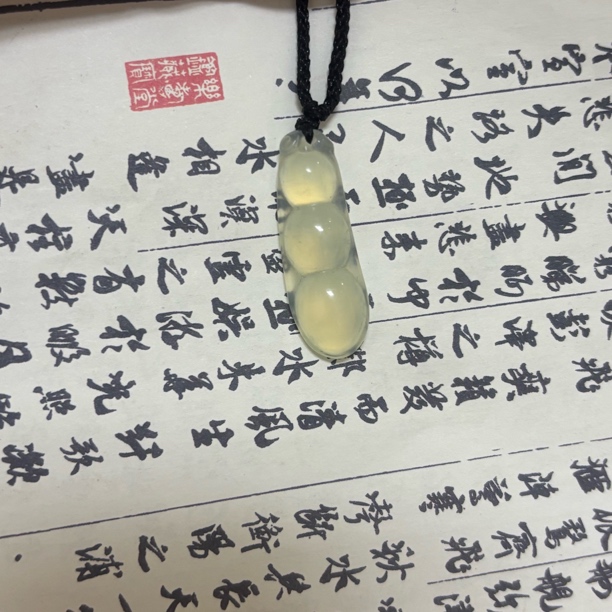 天然岫岩玉福豆吊坠冰透颈饰11