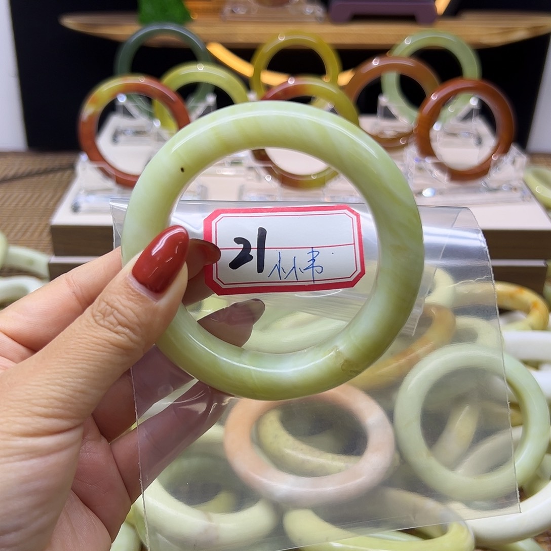 小***书岫玉未镶嵌手镯岫