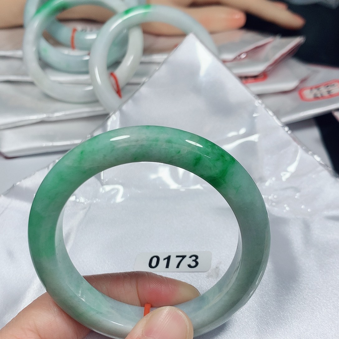 翡翠手镯未镶嵌天然缅甸A货翡翠手镯