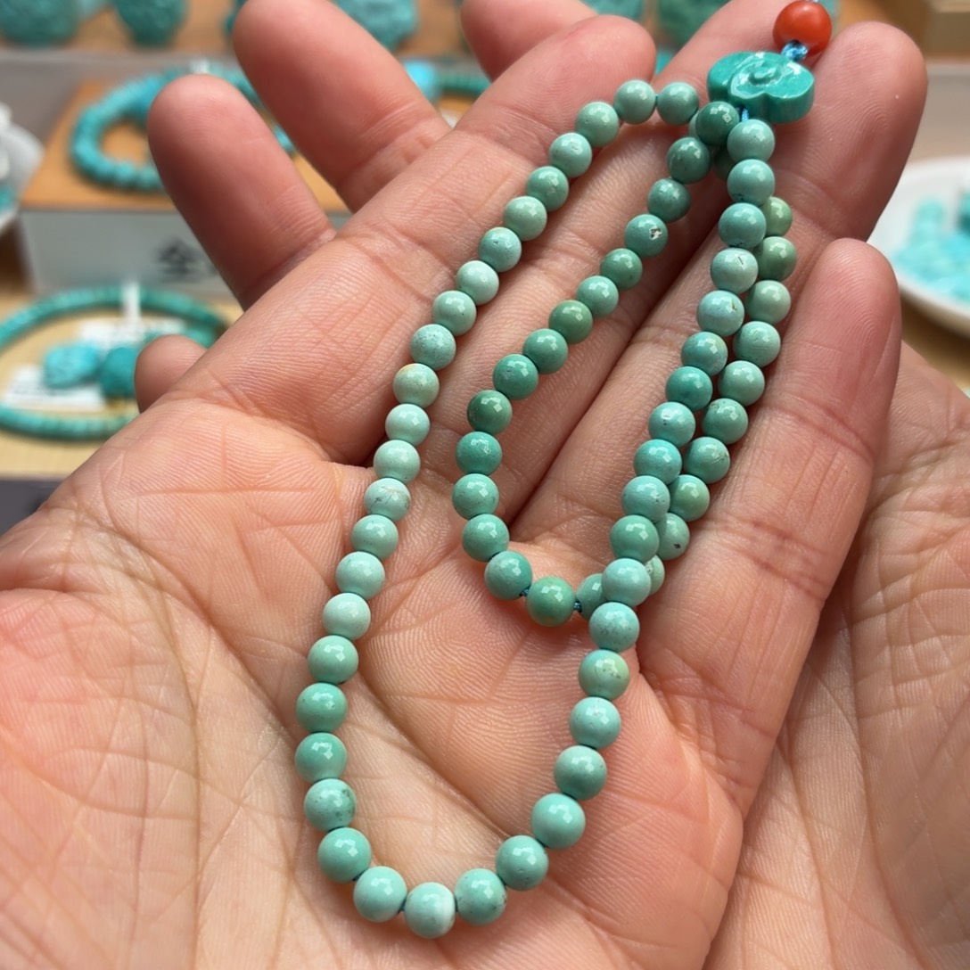 斐***月绿松石未镶嵌珠宝奇石