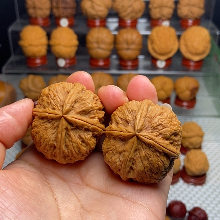 佐***笾文玩核桃把件四棱，1