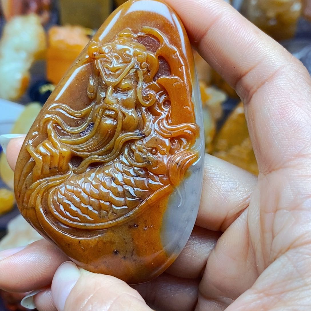 石英质玉（黄龙玉）未镶嵌颈饰