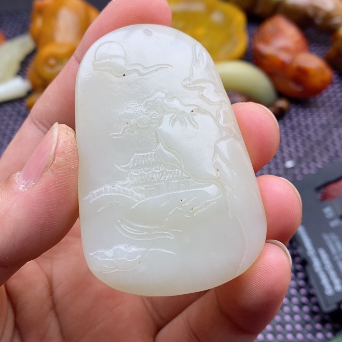 蛇纹石玉颈饰未镶嵌