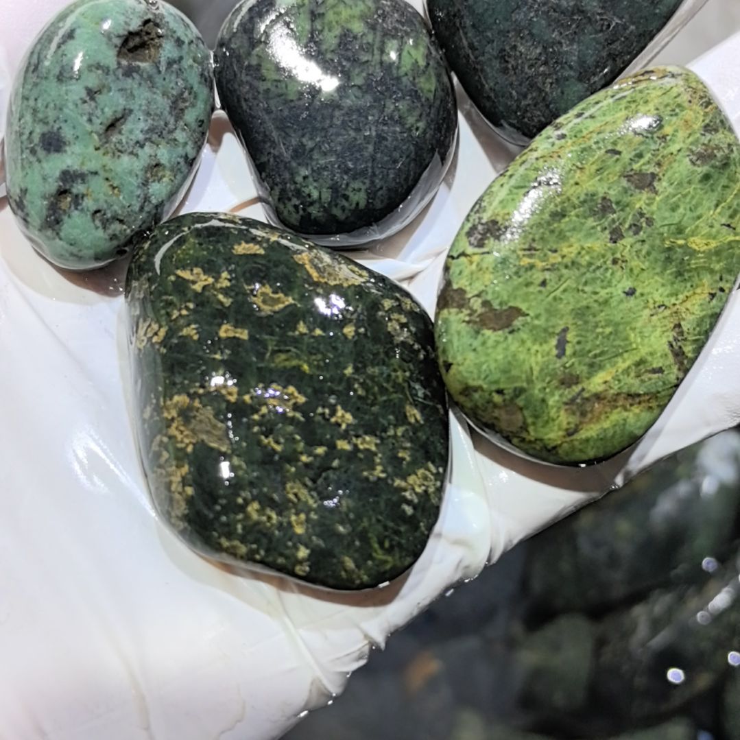 锦***.藏玉药王石原石五个