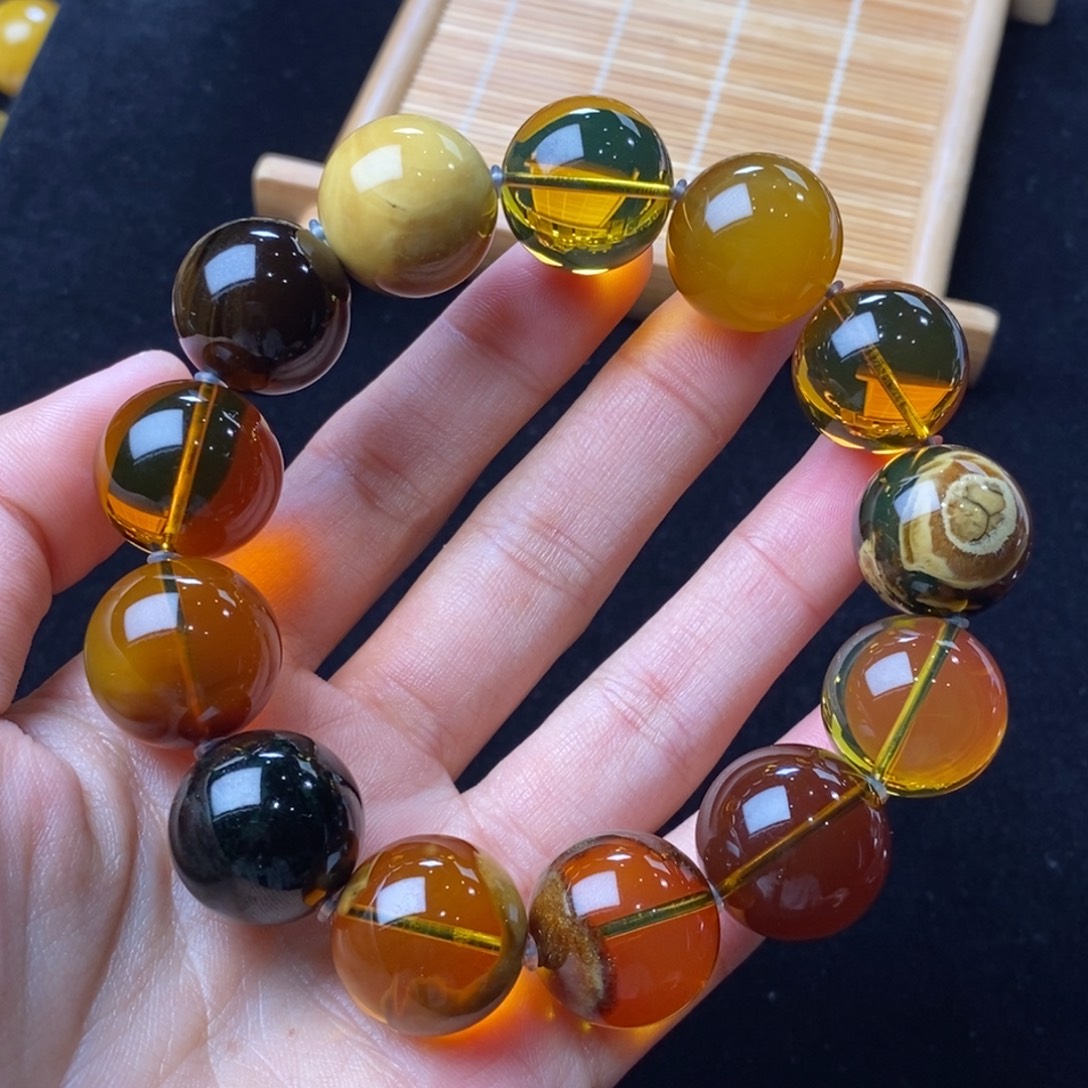 用***1琥珀未镶嵌颈饰42克18mm