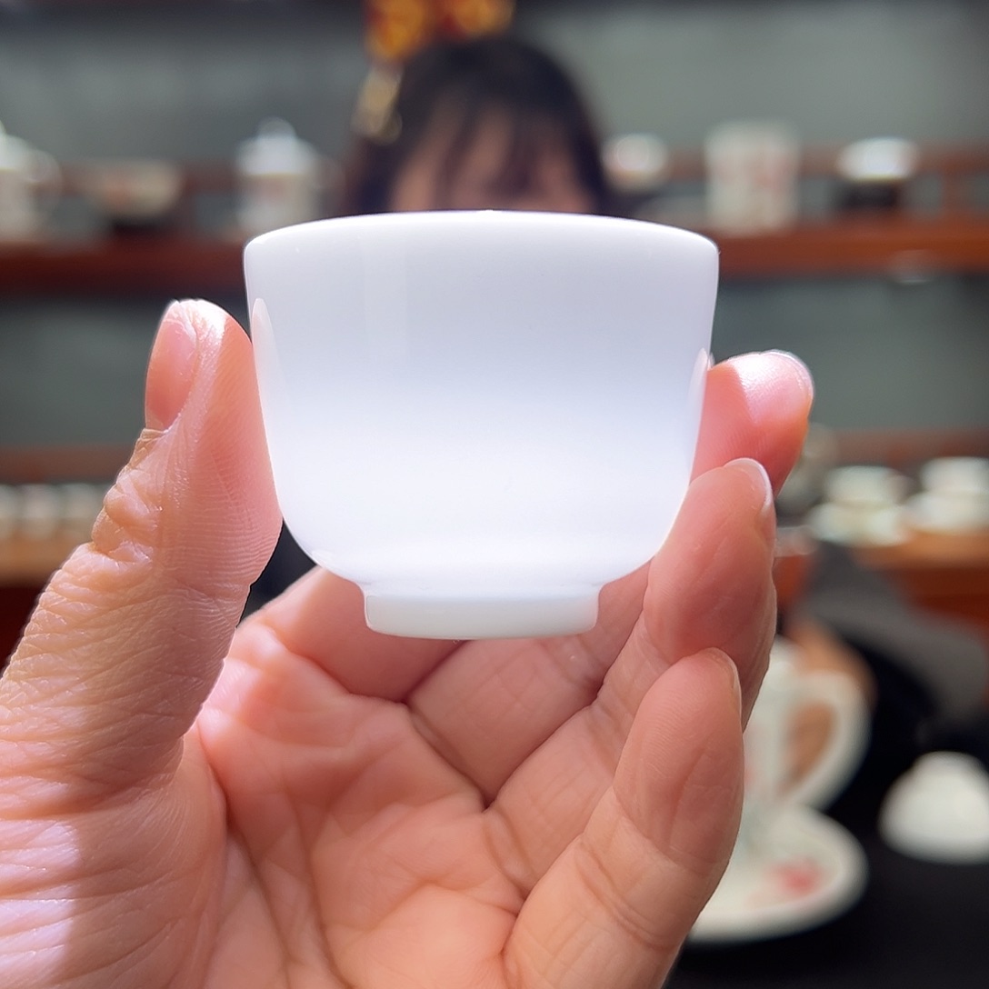 柴窑素胎一口杯（无底款）微瑕