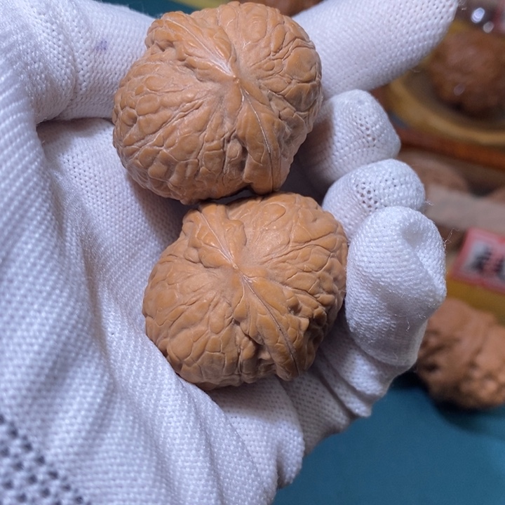 文玩核桃吊坠舍利子