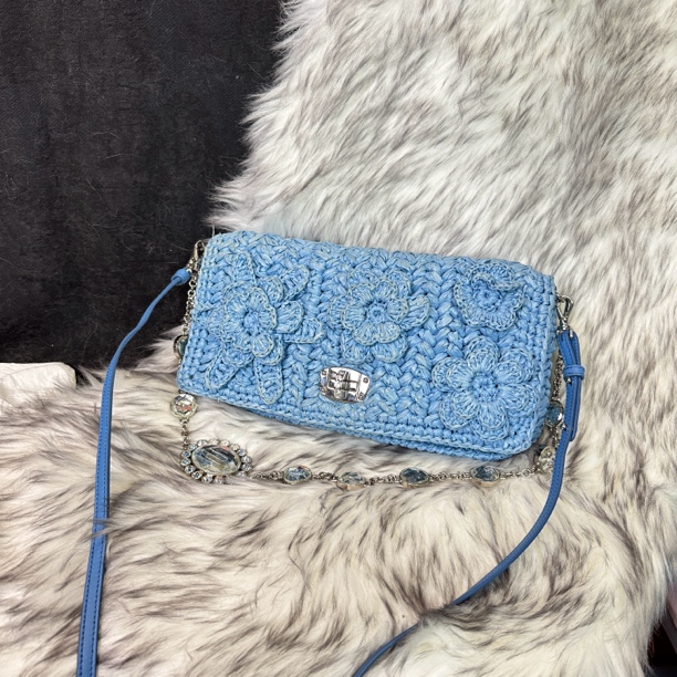95新 MIU MIU/缪缪 蓝色编织拉菲草宝石链条斜挎包