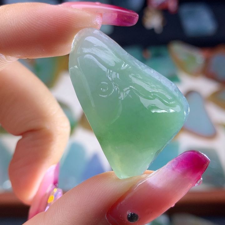 颈饰未镶嵌翡翠好