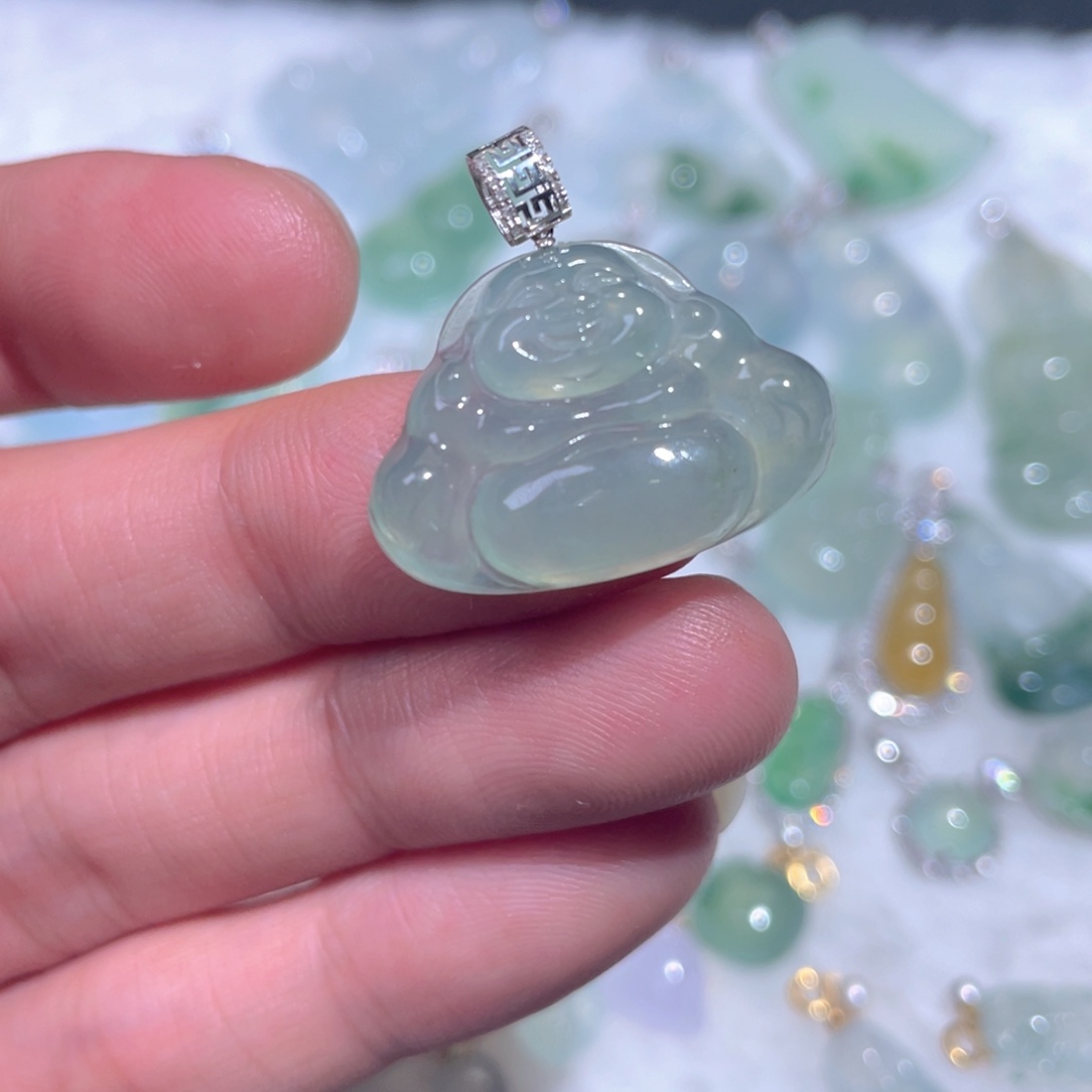 翡翠18K金镶嵌颈饰翡翠