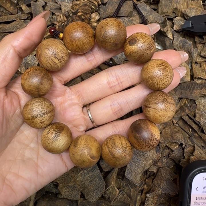 沉香手串白棋一条