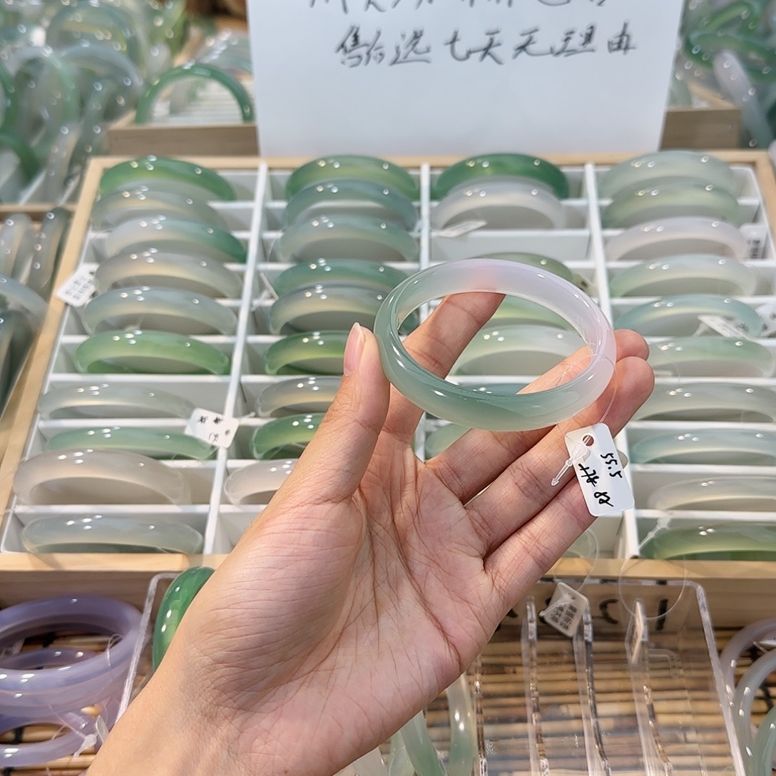 玛瑙/玉髓未镶嵌手镯圈口55.5