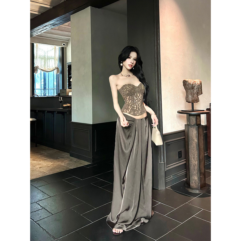 法式性感辣妹蕾丝鱼骨抹胸上衣女夏季2025缎面显瘦垂感半裙套装