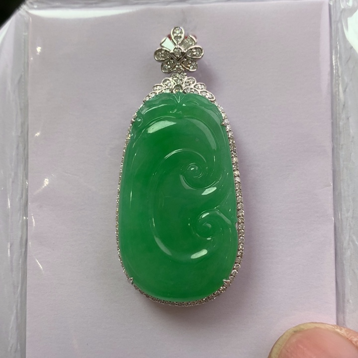 翡翠颈饰18K金镶嵌翡翠