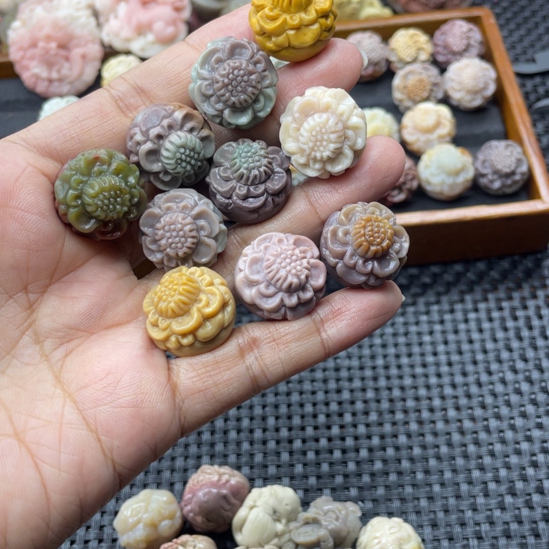 X***y石英质玉未镶嵌颈饰