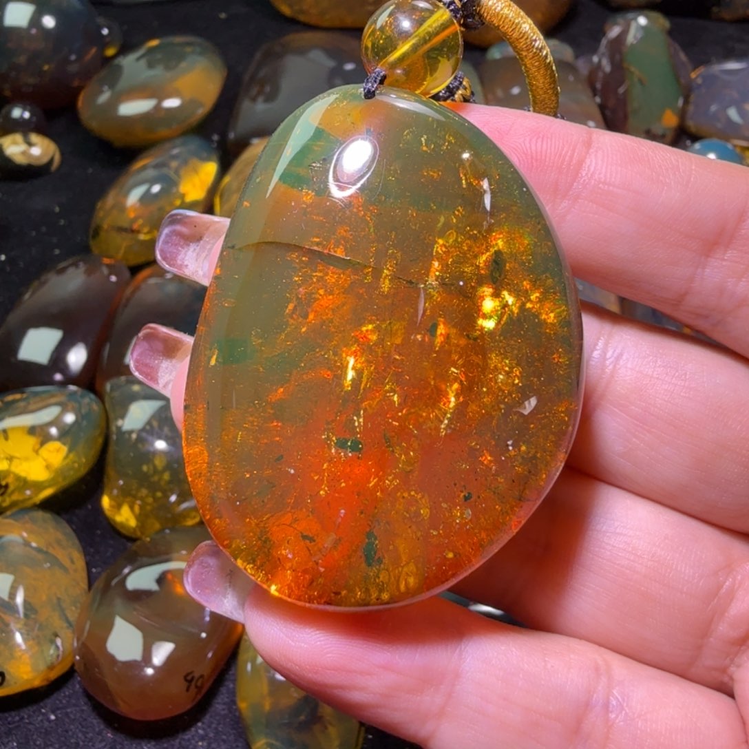 未镶嵌琥珀裸石极***志。