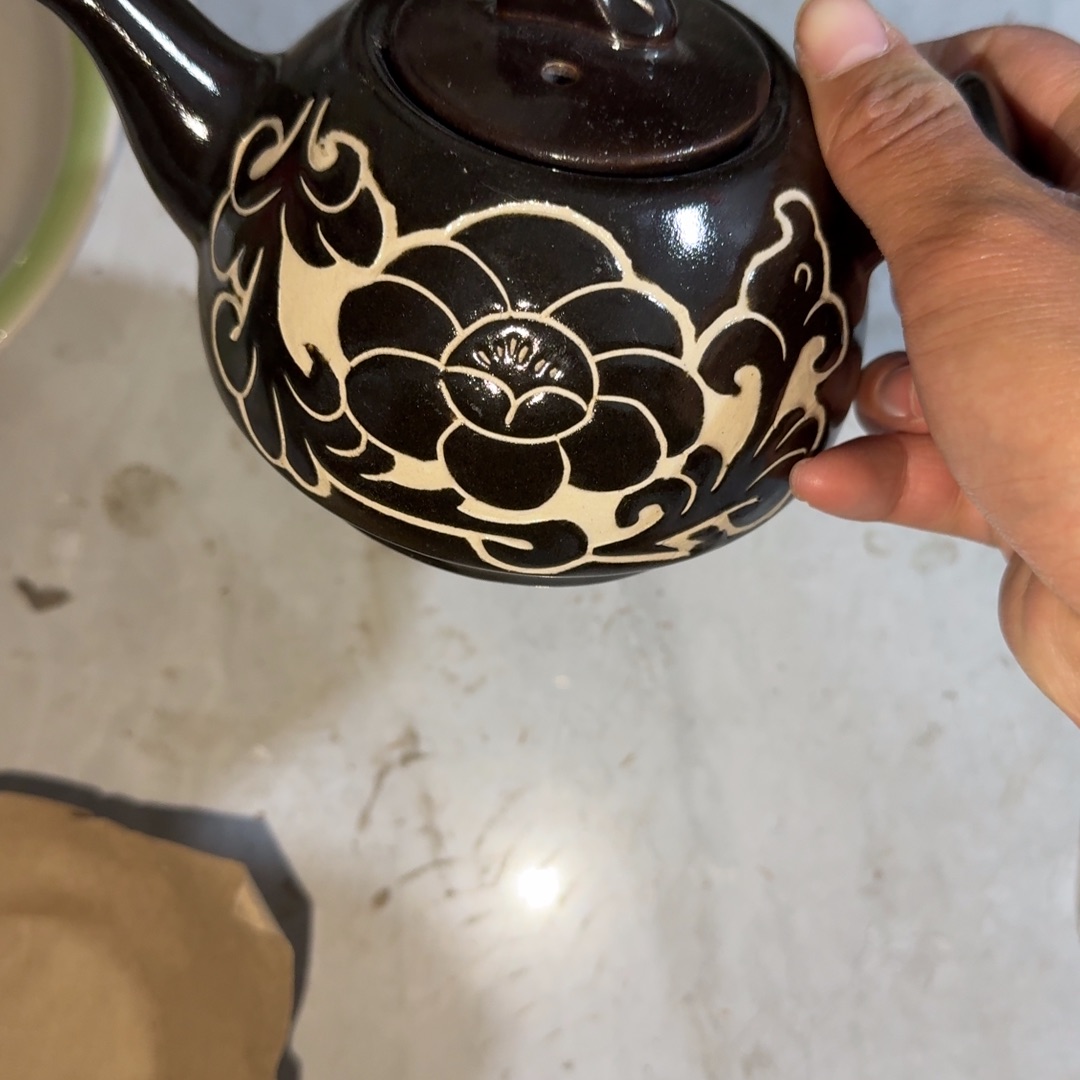 泉***涌茶盏这两家店在一条马路附近