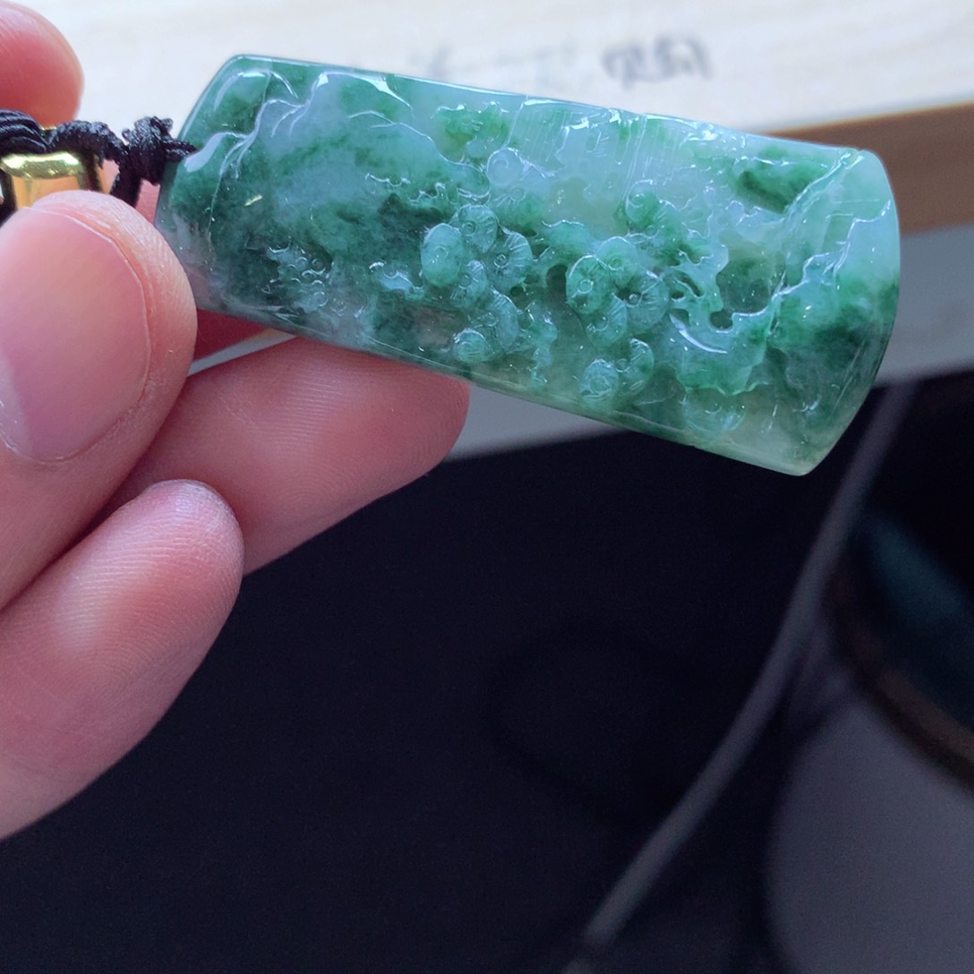 翡翠颈饰未镶嵌吊坠