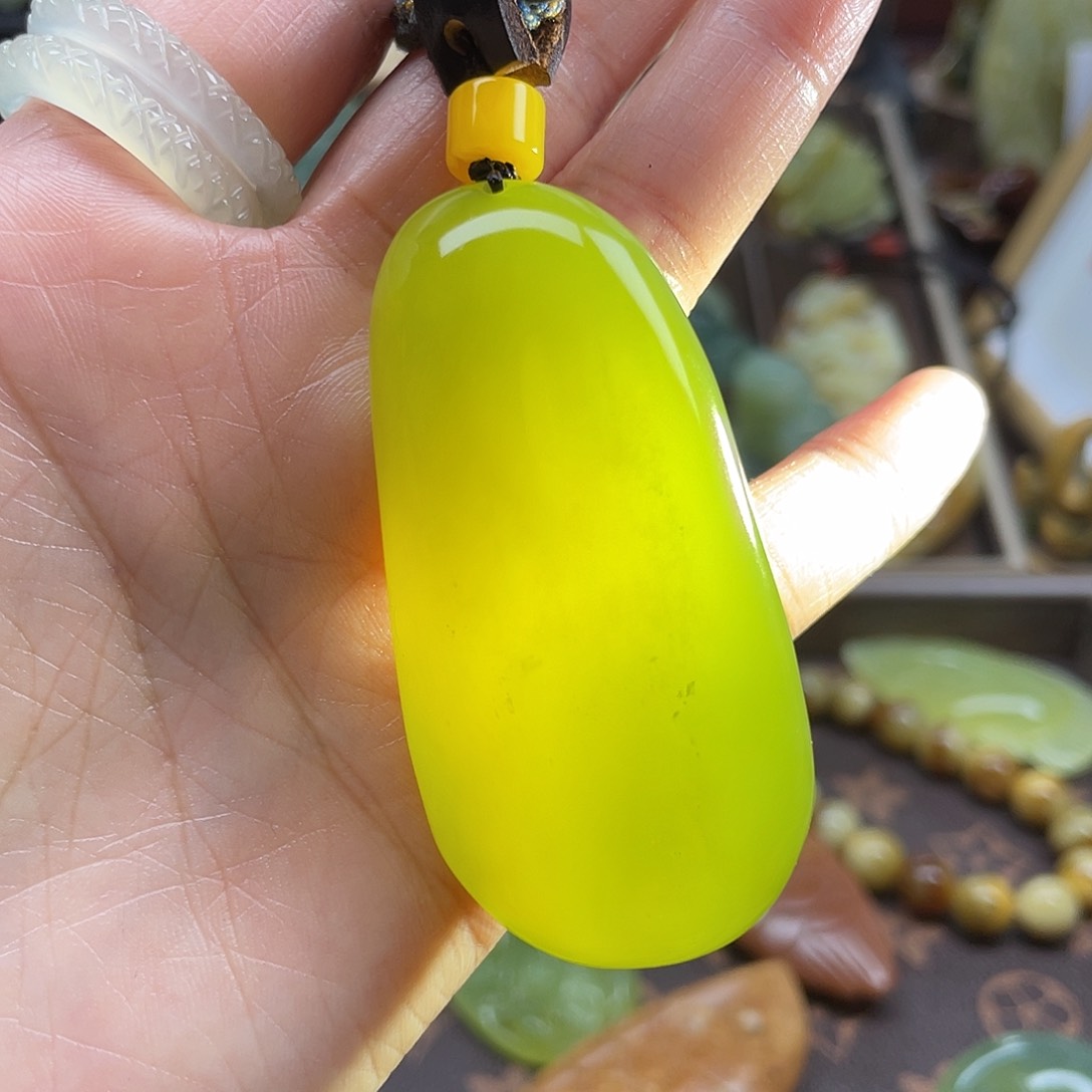 蛇纹石玉颈饰未镶嵌岫玉手玩