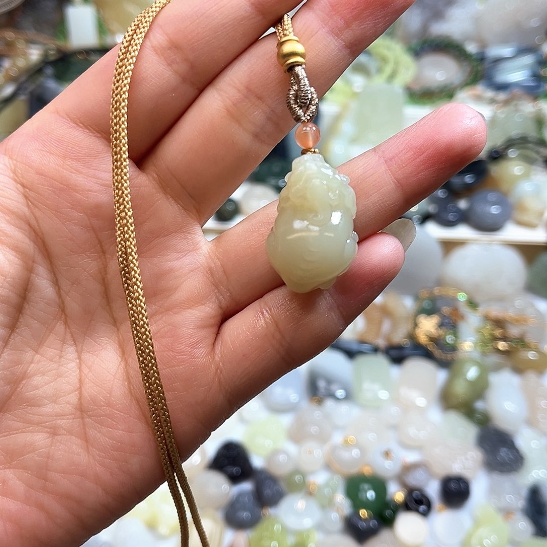 吊坠(赠链)未镶嵌和田玉