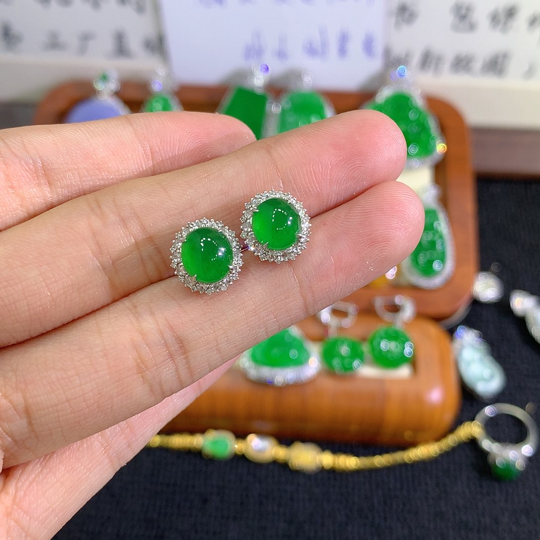 【闪购商品】18K金镶嵌翡翠耳钉蛋面