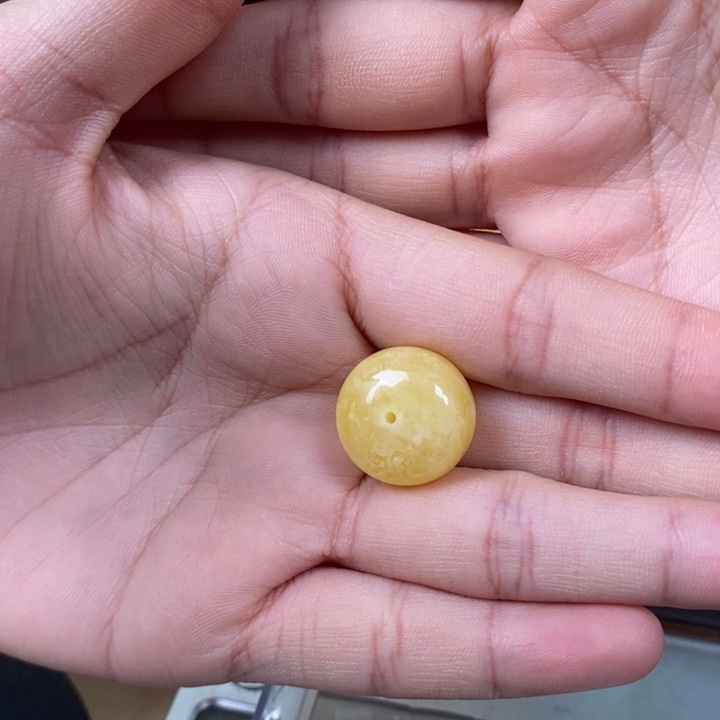 琥珀裸石未镶嵌墩子