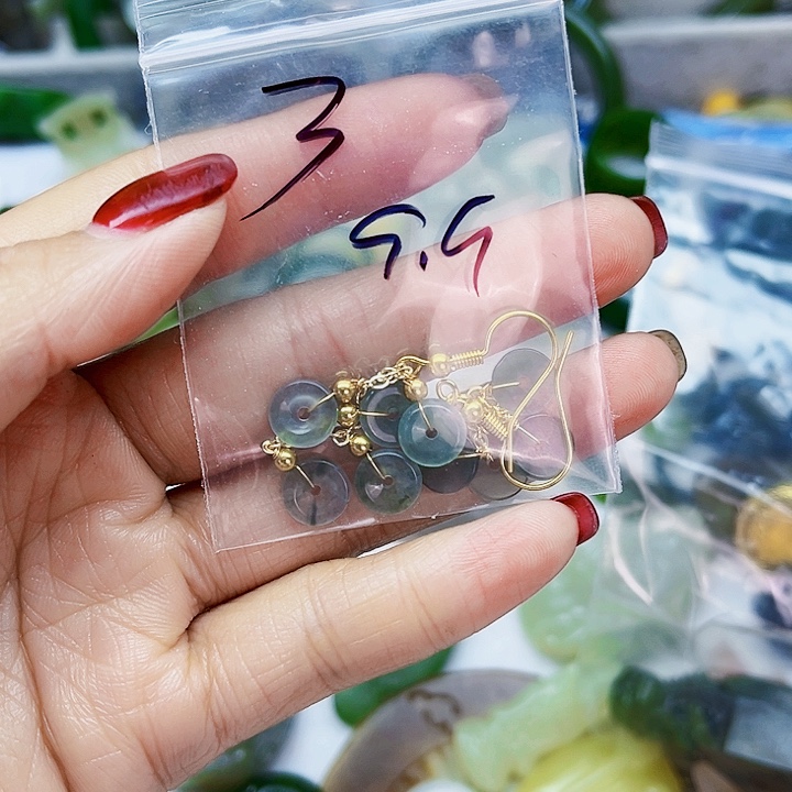 惠***子和田玉（糖玉）未镶嵌珠宝半成品