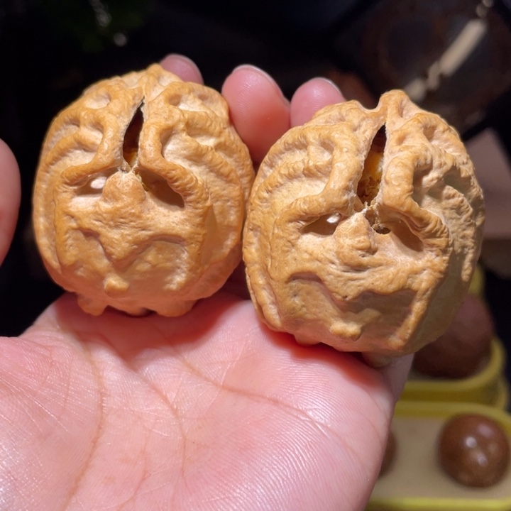 文玩核桃吊坠鬼脸核桃