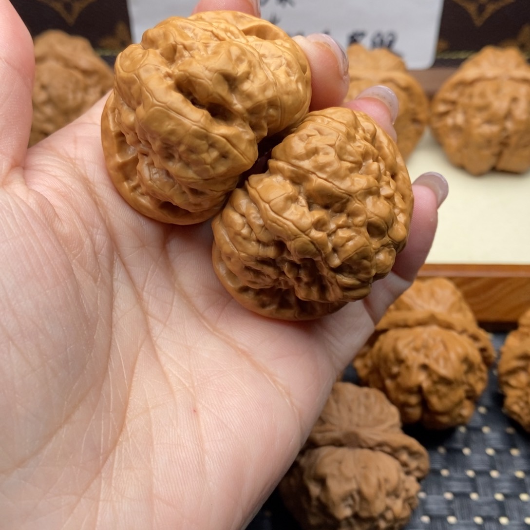 文玩核桃把件变42左右