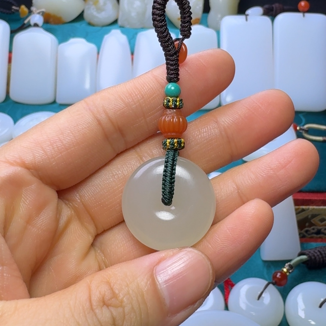 和田玉颈饰未镶嵌