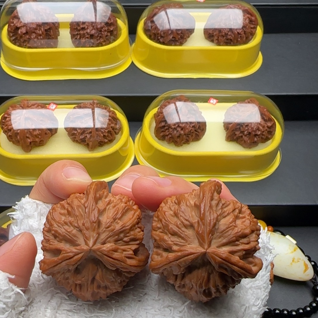 文玩核桃把件白奔全品40.5