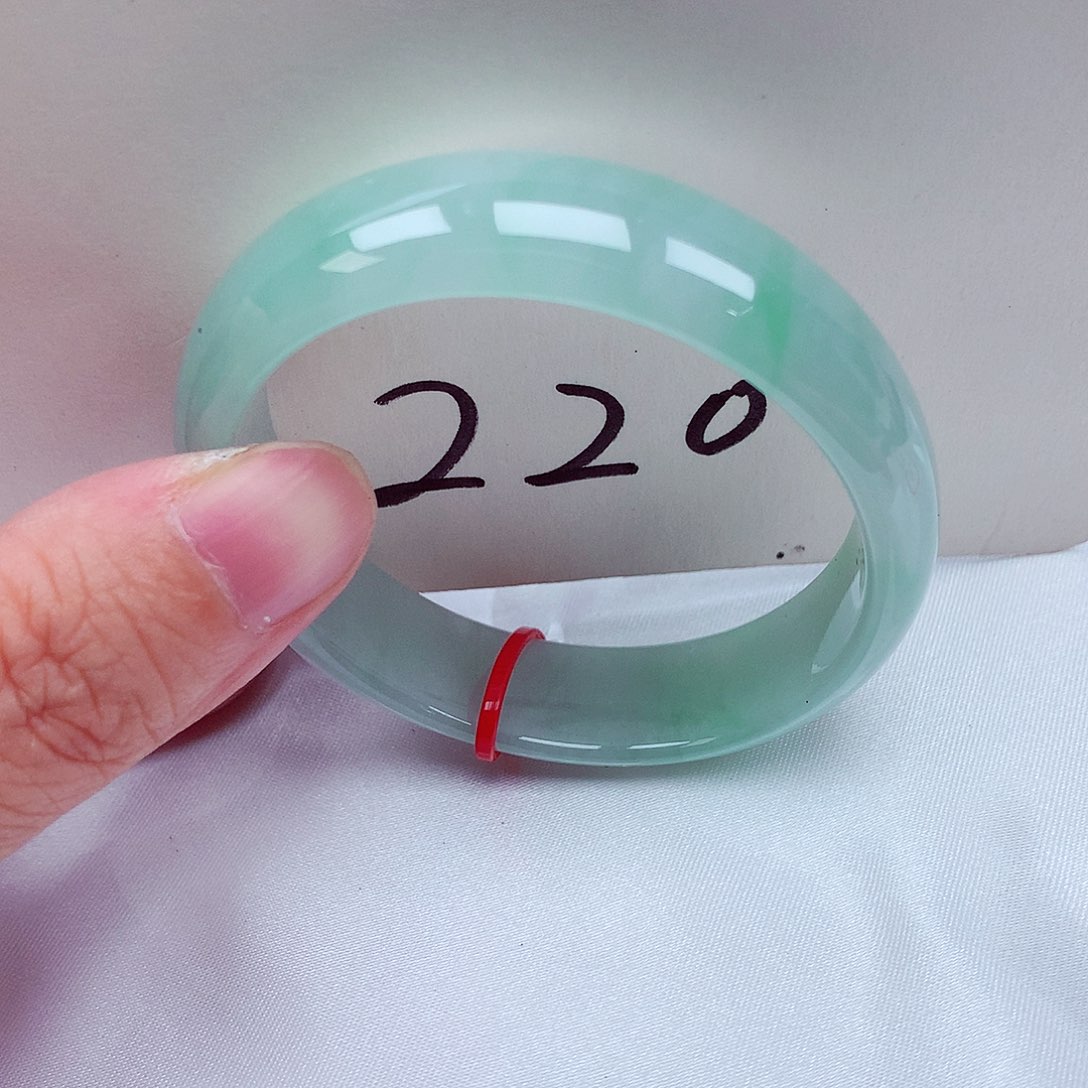 翡翠未镶嵌手镯（贵妃镯）翡翠