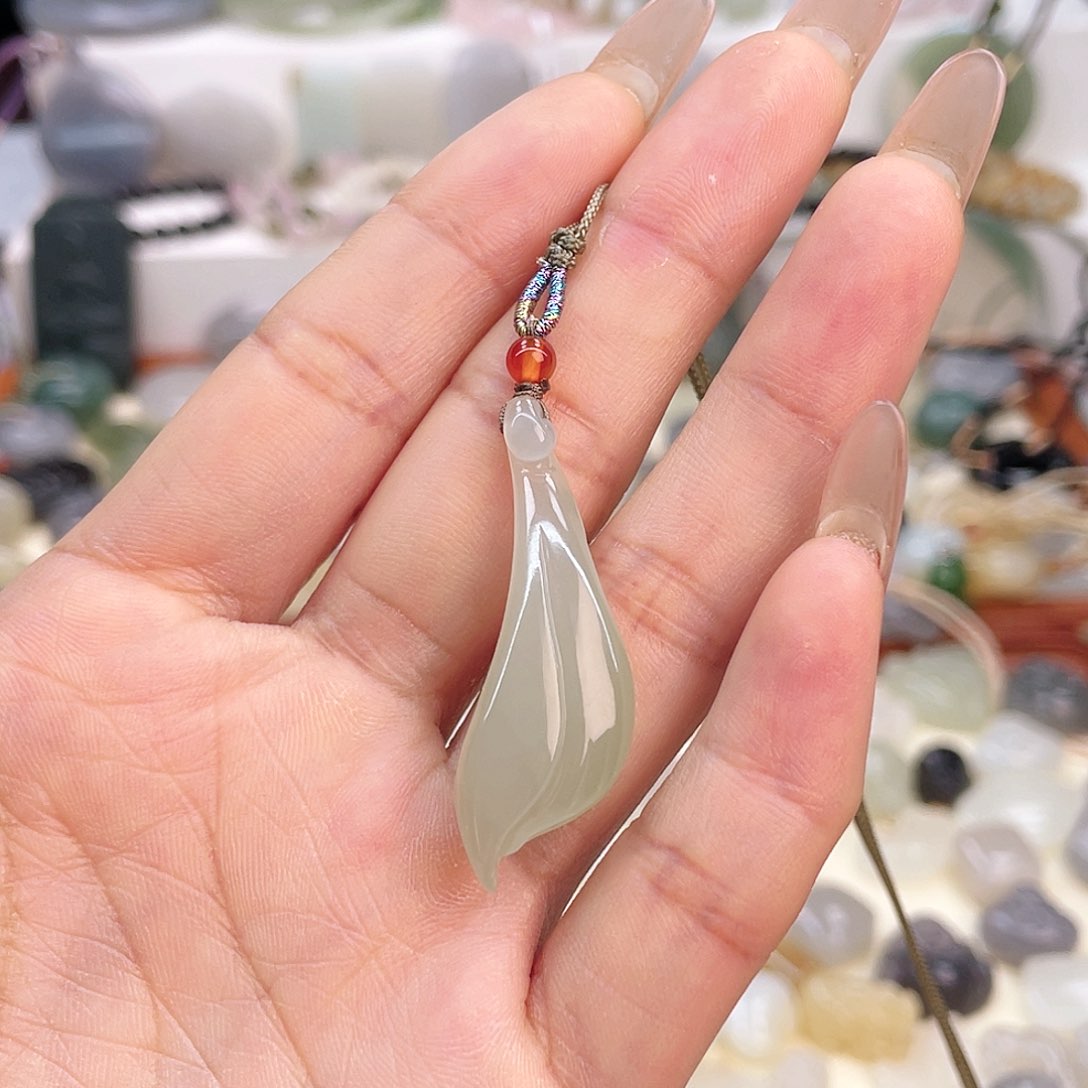 【闪购商品】和田玉吊坠(赠链)未镶嵌