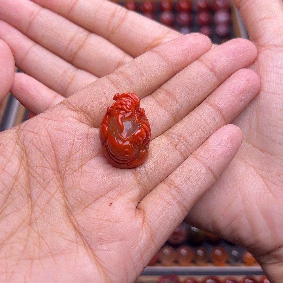 李***辰南红玛瑙未镶嵌珠宝奇石