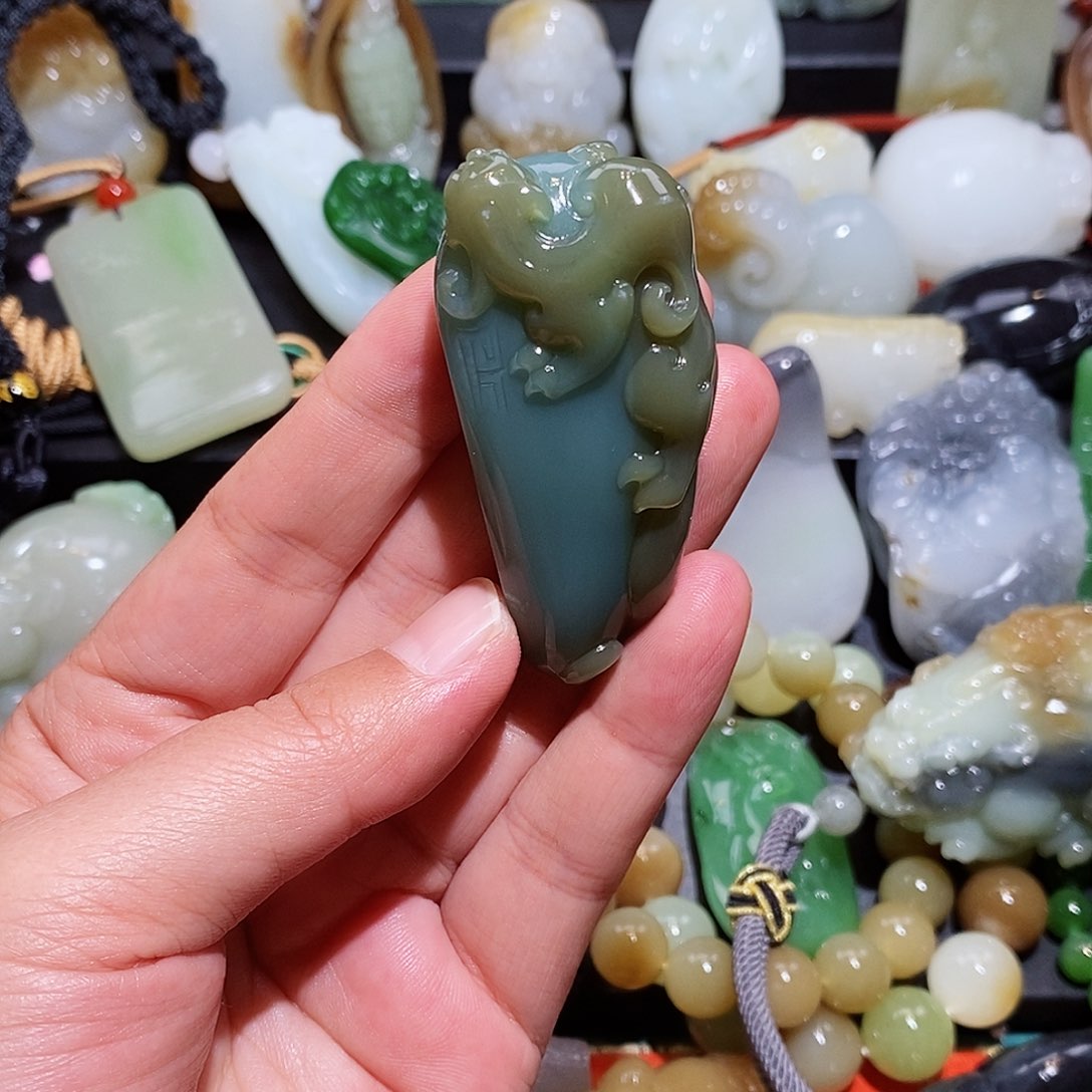 和田玉挂件未镶嵌雅**哥