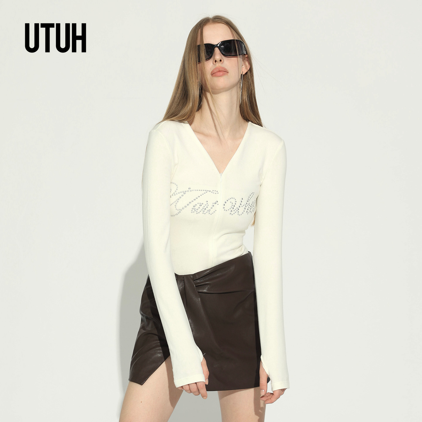 UTUH多色弹力修身V领冬季女士打底衫保暖百搭显瘦新款 TUWWW1N414