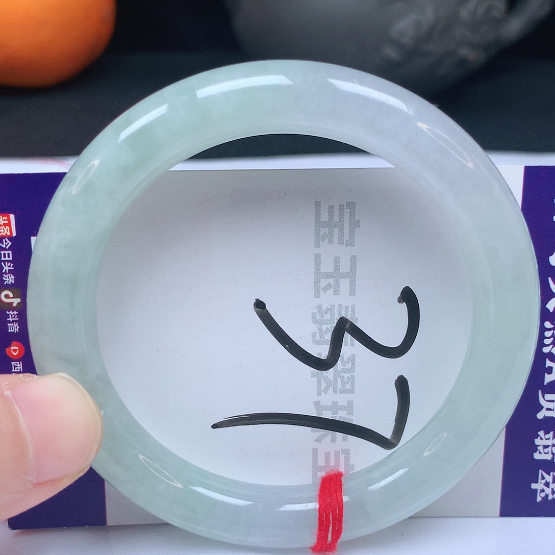 翡翠手镯未镶嵌52圈口