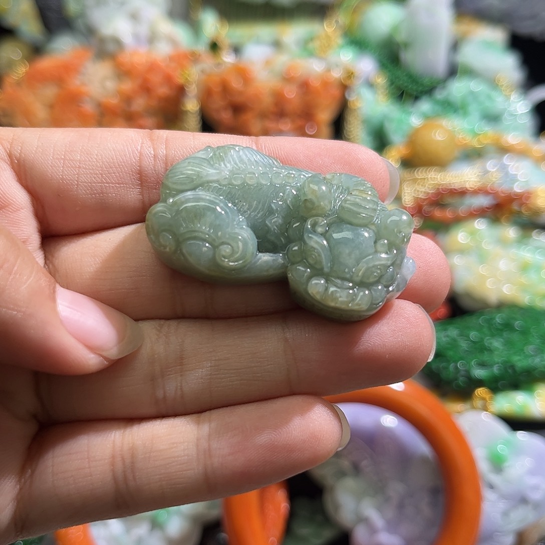 翡翠未镶嵌颈饰待编织