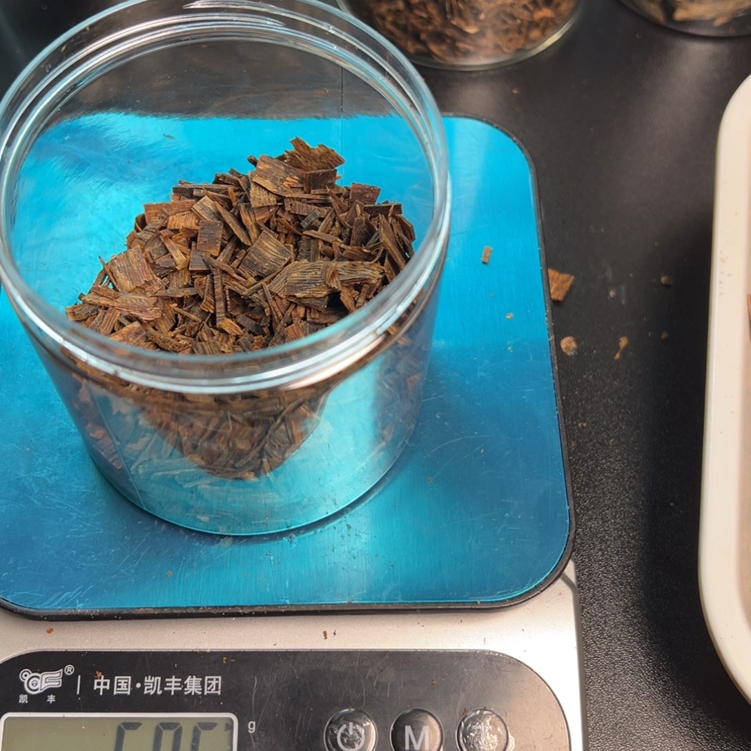 树脂制品༄****淳化老料老白棋沉香树水碎料50克