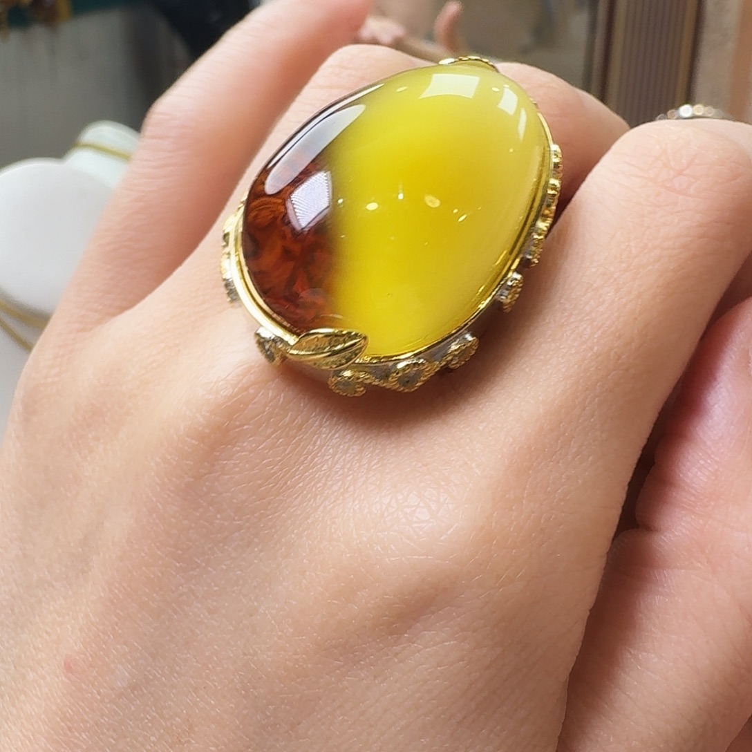 琥珀未镶嵌颈饰戒指