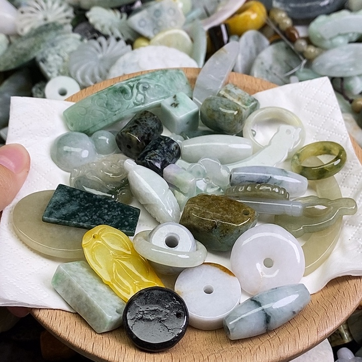 翡翠未镶嵌颈饰天然翡翠52