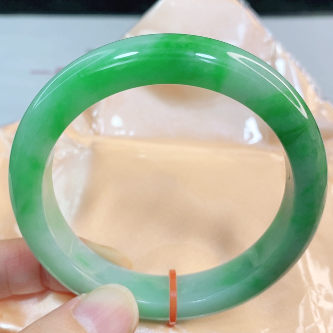 翡翠手镯未镶嵌57.4圈口正圈