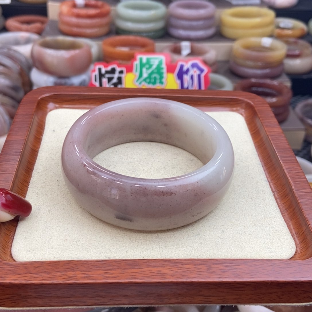 石英质玉手镯未镶嵌