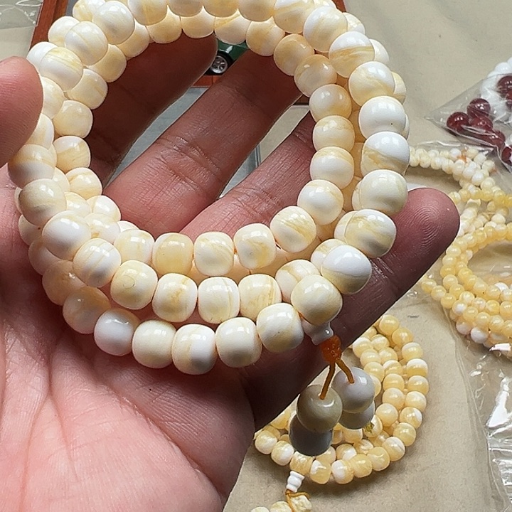 白玉菩提吊坠黄色2724