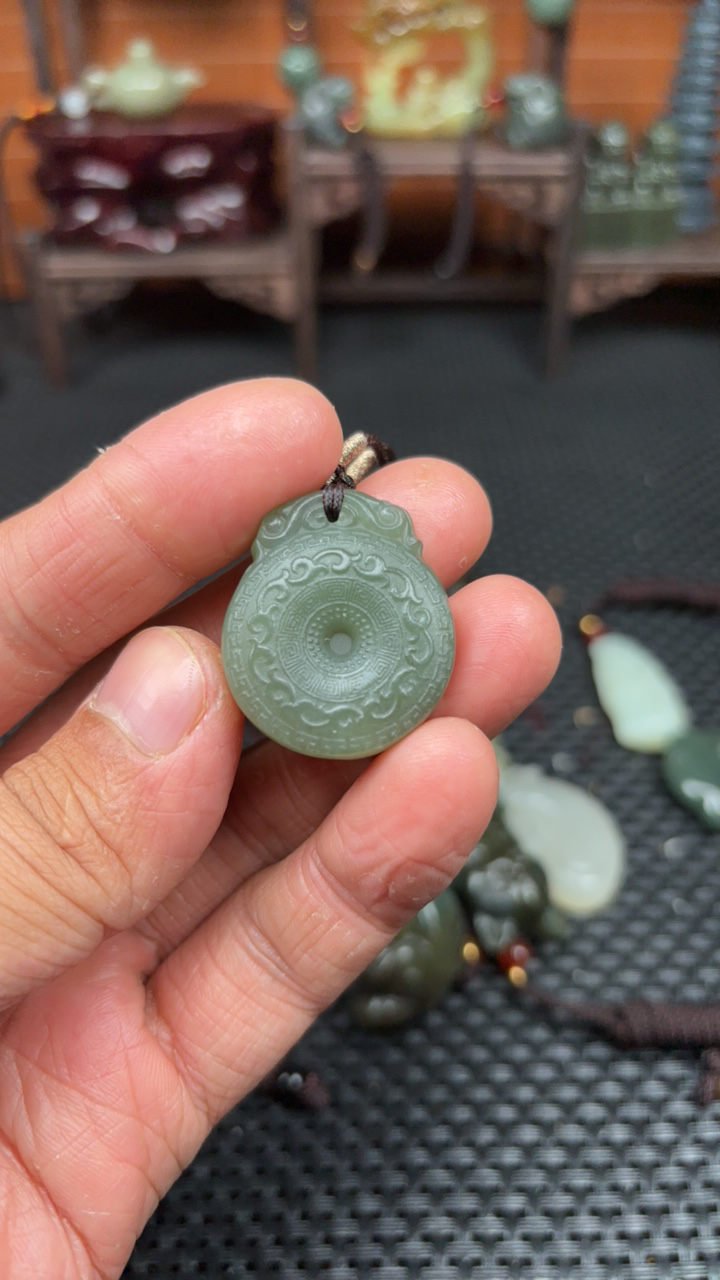 保真和田玉扣子时尚吊坠百搭精雕拍一发一手工精致气质