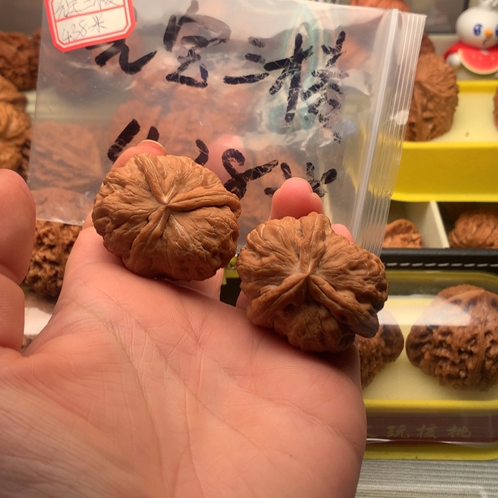 文玩核桃吊坠人丁兴旺全品元宝三棱