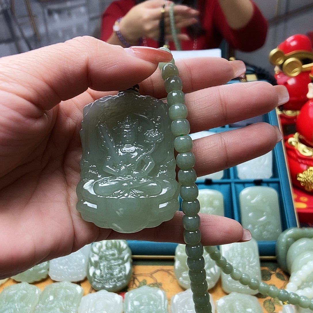 和田玉颈饰未镶嵌太*